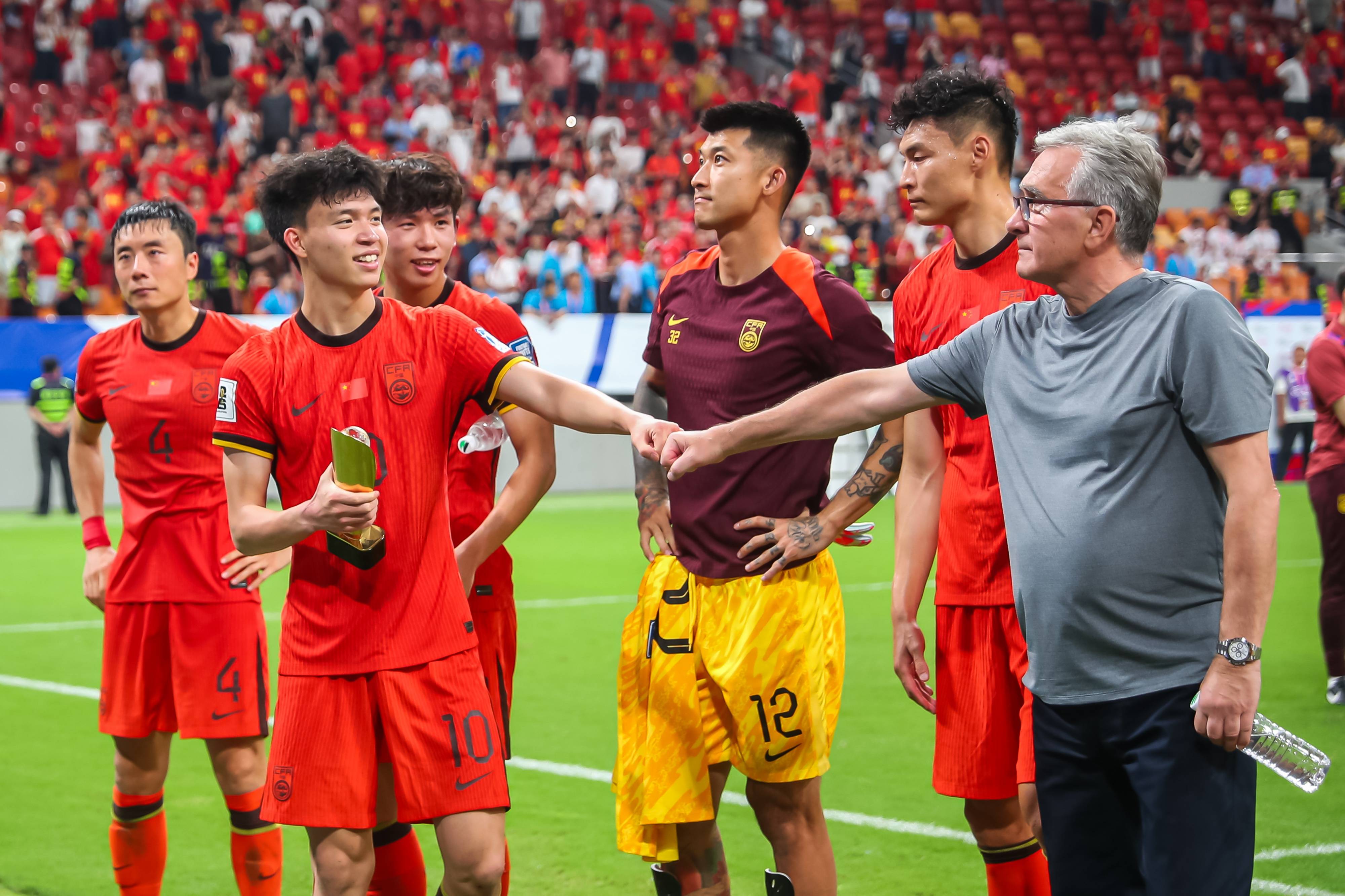 亚洲洲际杯赛展现实力夺冠球队庆祝的简单介绍 亚洲洲际杯赛展现实力夺冠球队庆祝的简单介绍