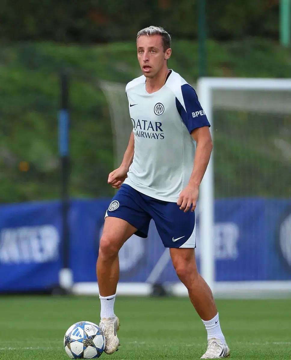 关于国米不敌锡耶纳,欧冠资格赛站住脚跟的信息 关于国米不敌锡耶纳,欧冠资格赛站住脚跟的信息