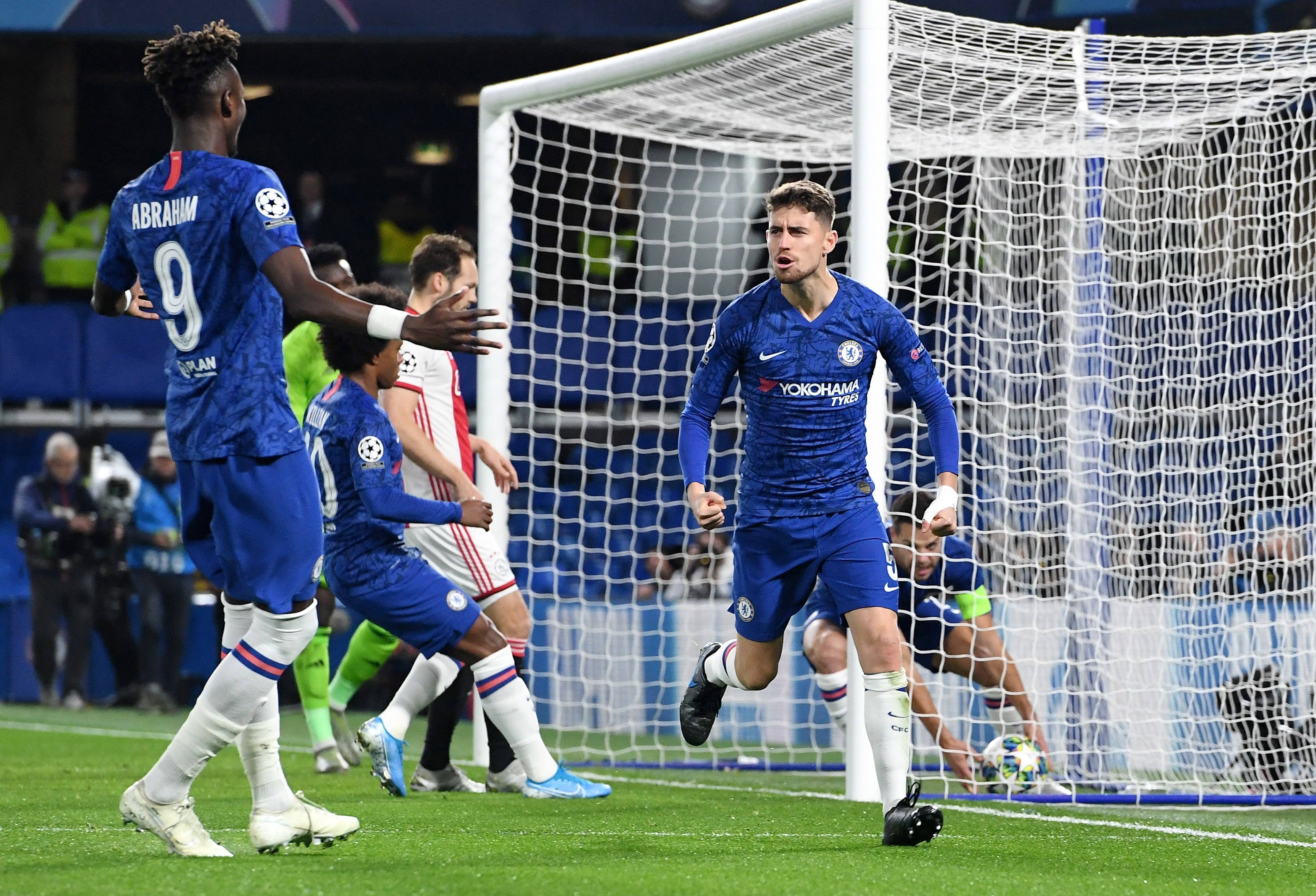 曼城客场3-1击败波尔图,提前晋级淘汰赛 曼城客场3-1击败波尔图,提前晋级淘汰赛