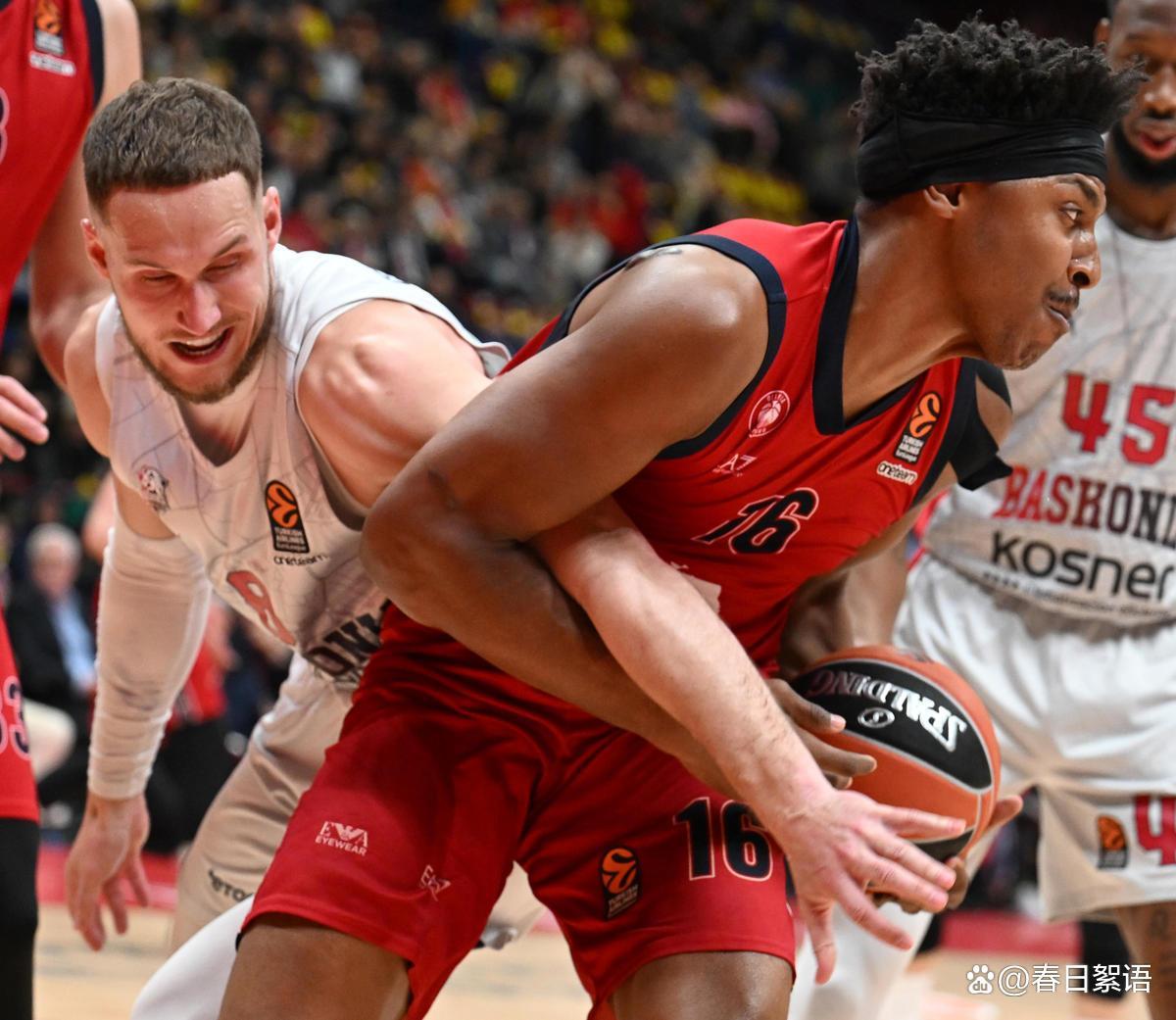 突尼斯队在比赛中积极拼搏，取得成功