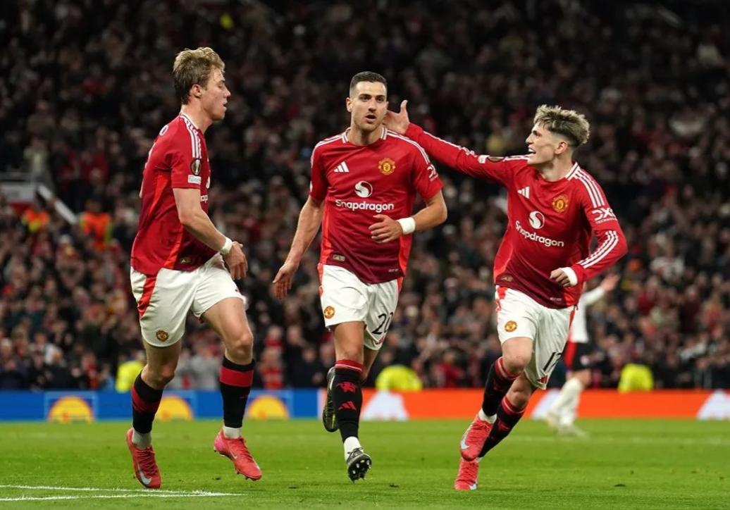 九游娱乐首页-曼联遭遇尴尬失利，英超排名下滑