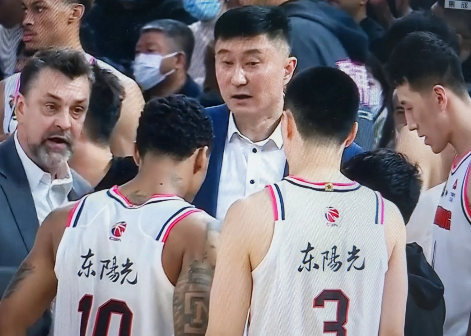 广东队遭遇江苏队劲敌，困难突破