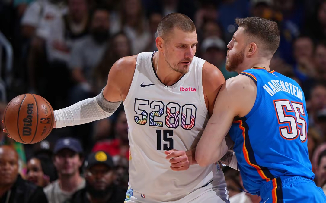 马刺鏖战辽宁队，约基奇状态火热