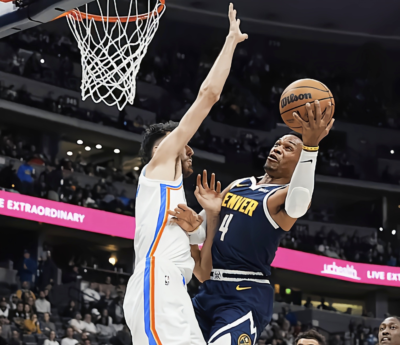 马刺鏖战辽宁队，约基奇状态火热