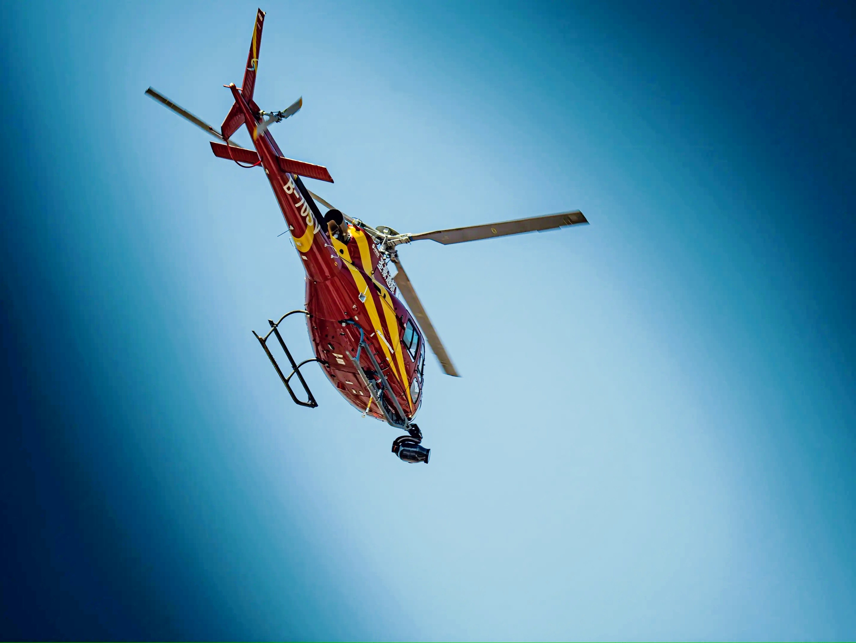 关于梅赛德斯翻盘红牛二队，周冠宇统治全场的信息