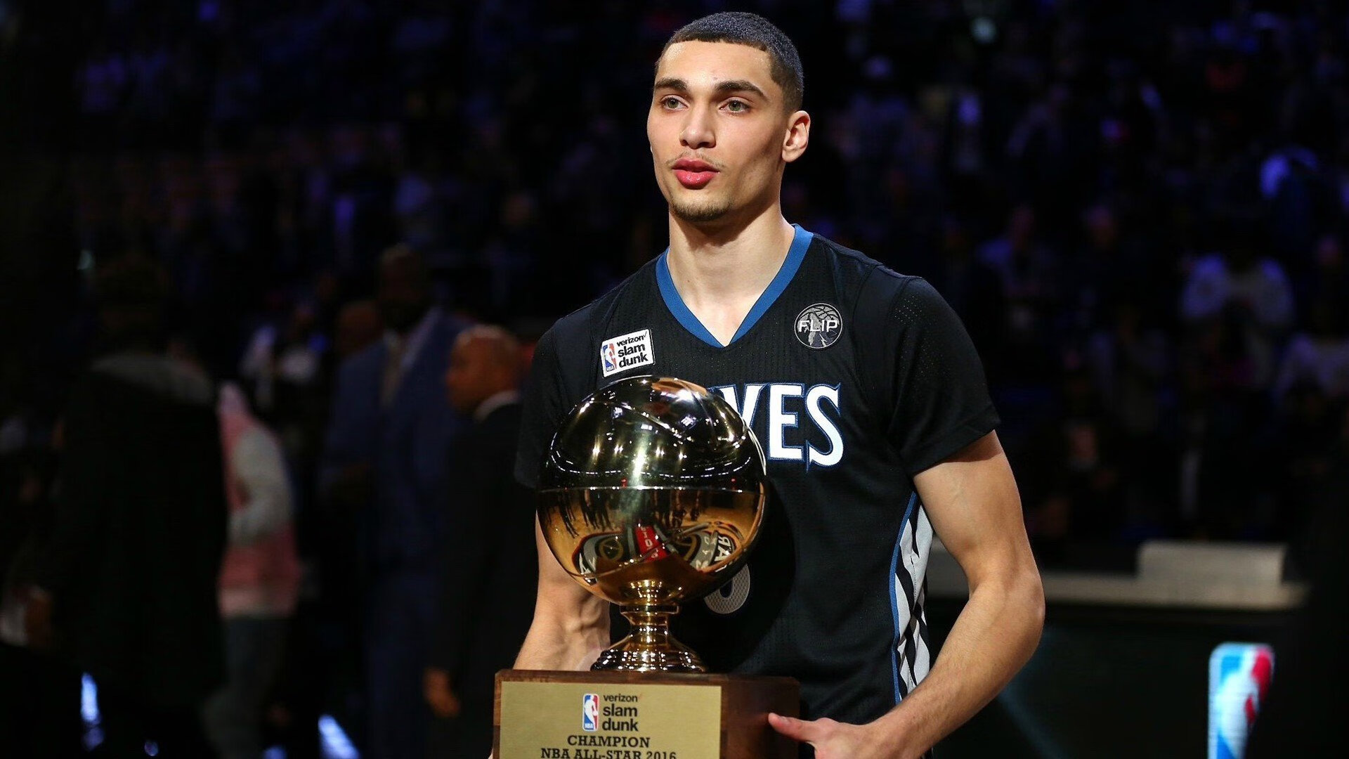 绿茵场与硬木地，当德甲争冠战遇上快船爆冷之夜