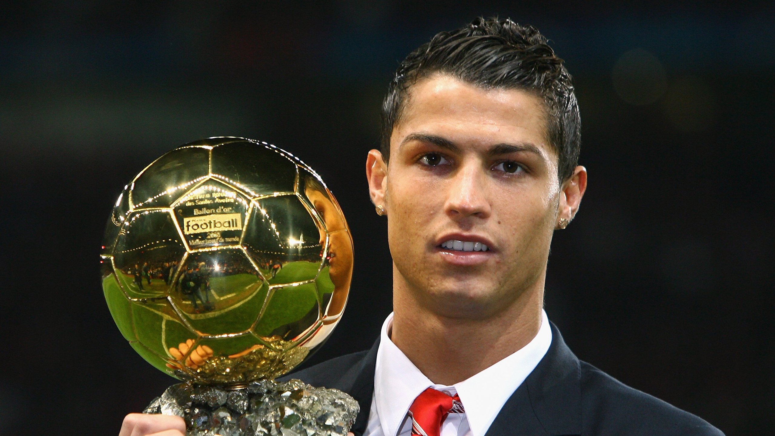 西决生死战焦点战，乌克兰封锁西班牙背后的体育政治隐喻